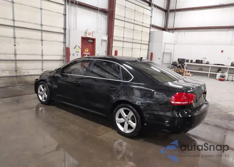 2015 Volkswagen Passat 1.8T Limited Edition z USA, uszkodzony, nr VIN 1VWAS7A31FC082955